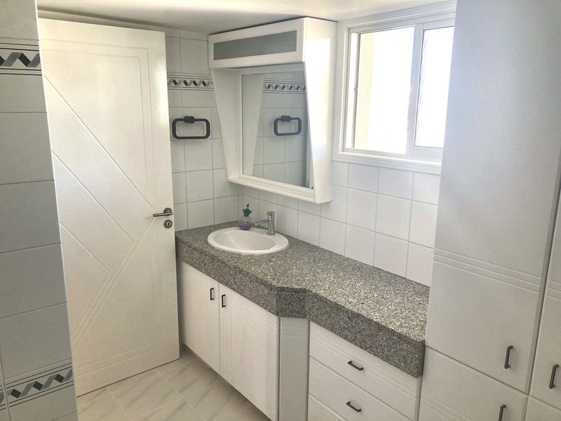 Bathroom vanity unit with basin, storage and a large mirror